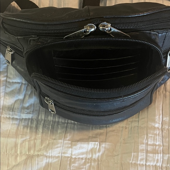 Black Leather Men's Waist Bag - Picture 3 of 4